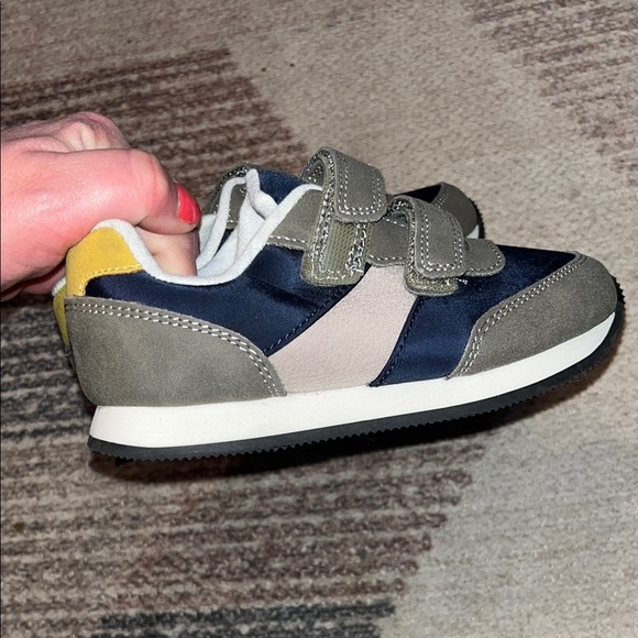 Cat & Jack Kids' Gray and Navy Velcro Sneakers - Picture 6 of 7